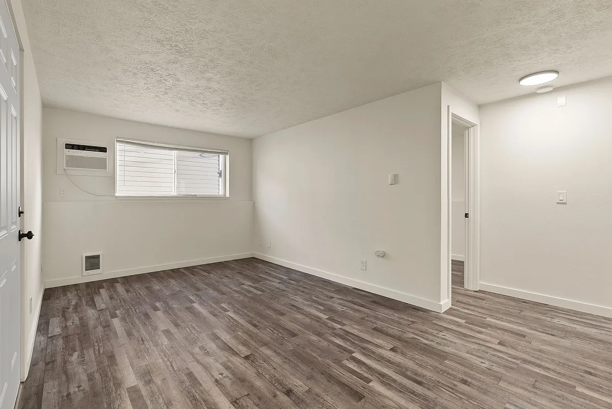 Building Photo - 2914 N Hogan St #2