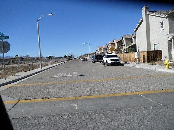 3rd image of 10112 Tamarisk Ave