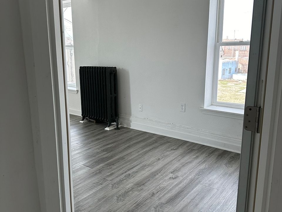 1st image of 3902 Elm St APT 1