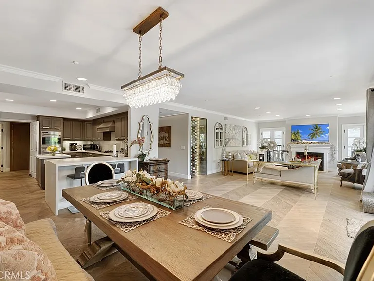 277 S Spalding Dr #201 — Photo 12