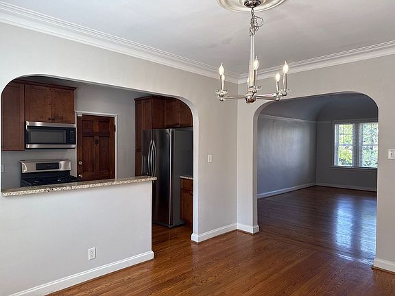 5th image of 901 S Hanley Rd APT 7
