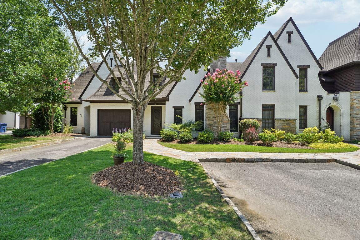 Heritage Dr-S2307-001.jpg