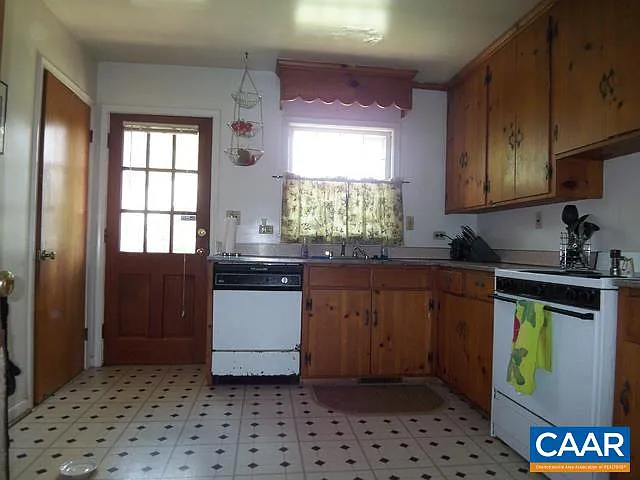 1705 Burnley Ave — Photo 9