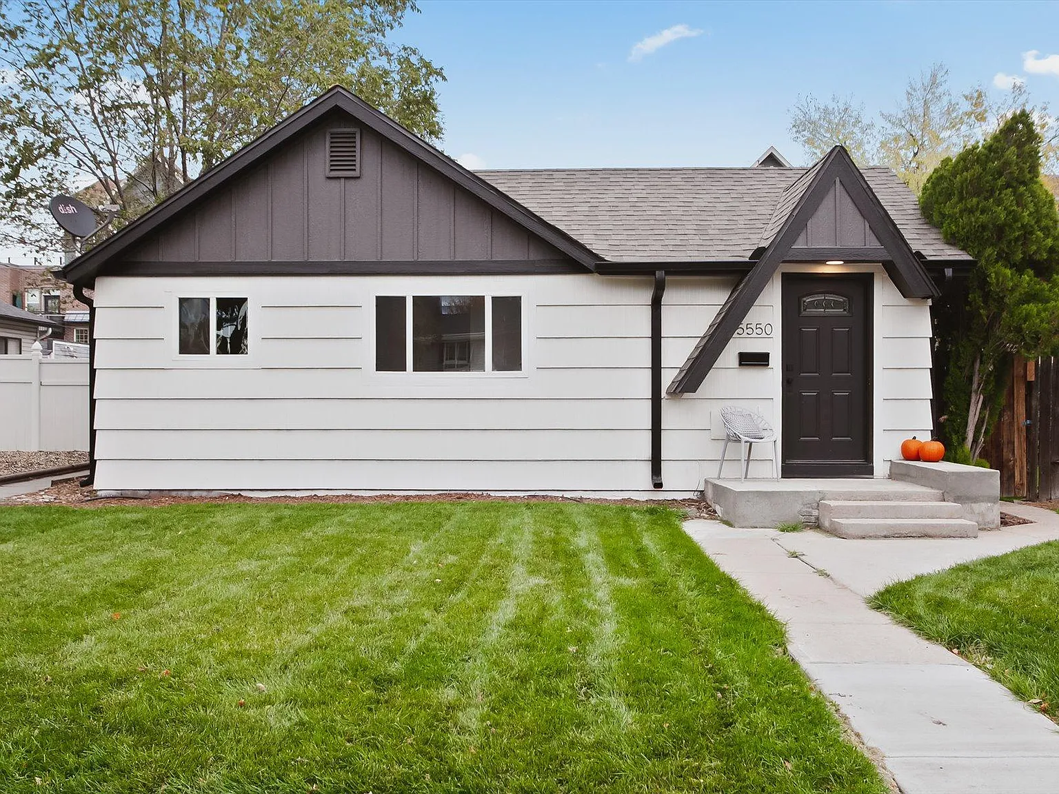 5550 S Curtice St — Photo 3