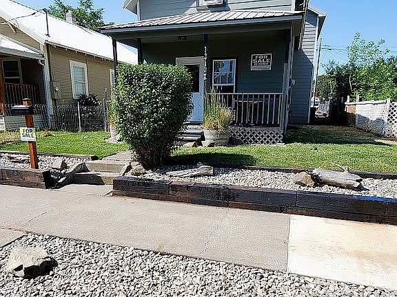 Front w/landscaping.