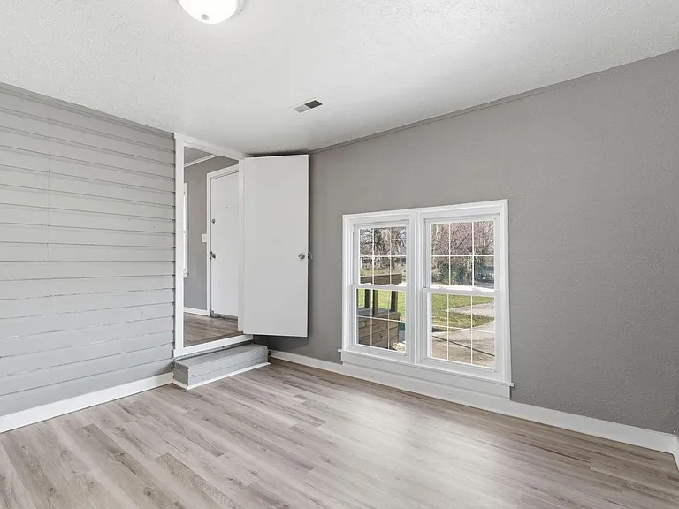 1508 E Livingston St — Photo 17