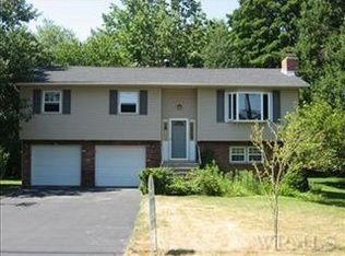 99 Sutton Park Rd, Poughkeepsie, NY 12603