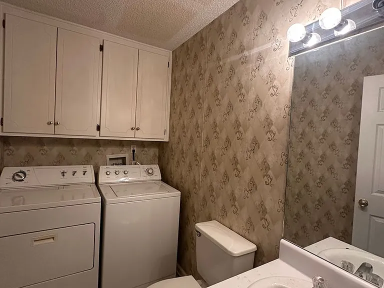 105 S Springview Dr — Photo 4