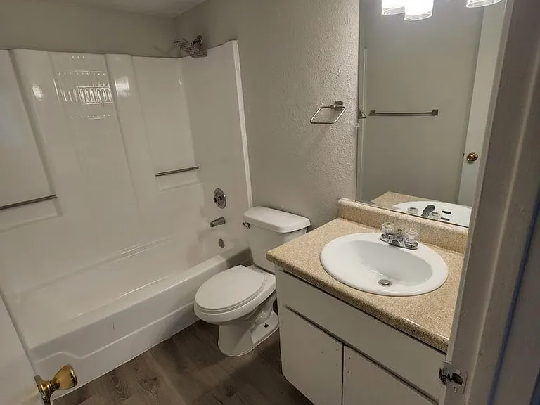 Modern Quarters Apartments — Photo 14