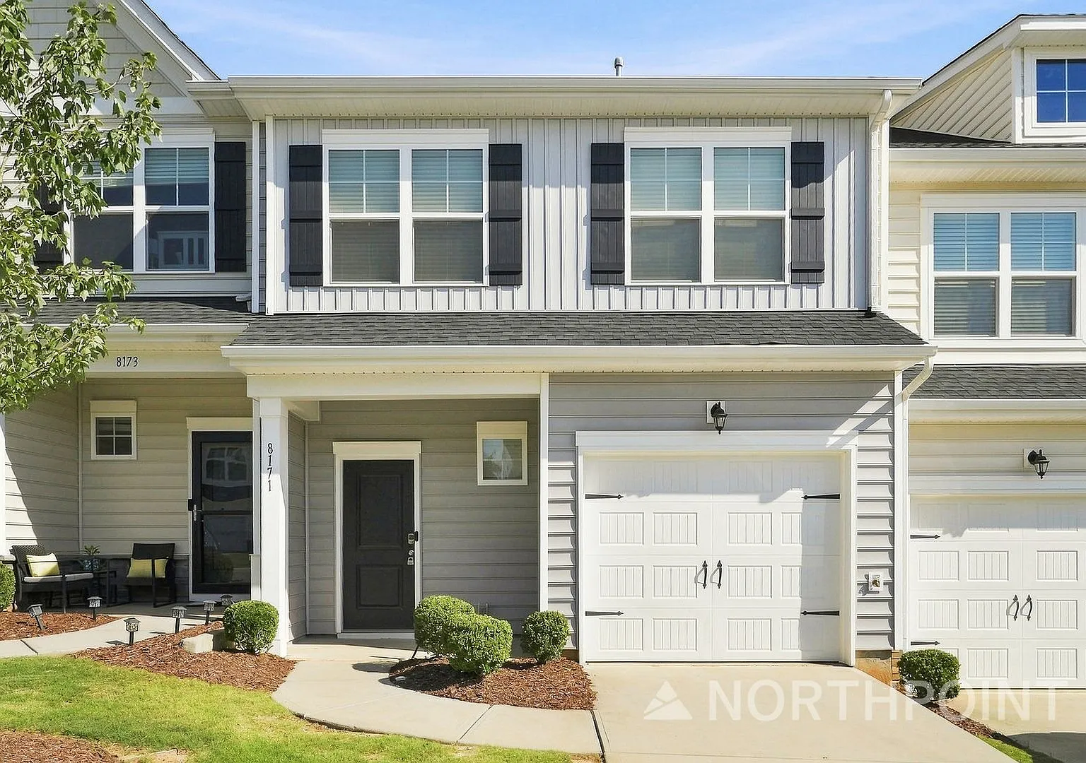 3 bedroom townhome available now! — Photo 1