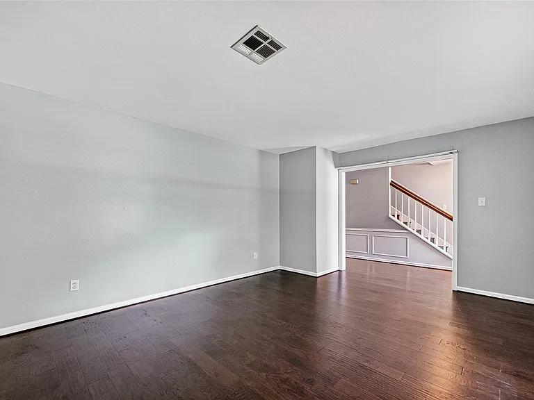 811 Thicket Ln — Photo 7