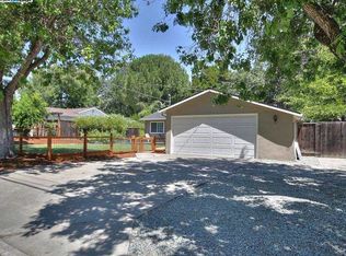 202 Greenwich Dr, Pleasant Hill, CA 94523