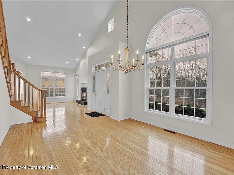 1404 Verne Close — Photo 5