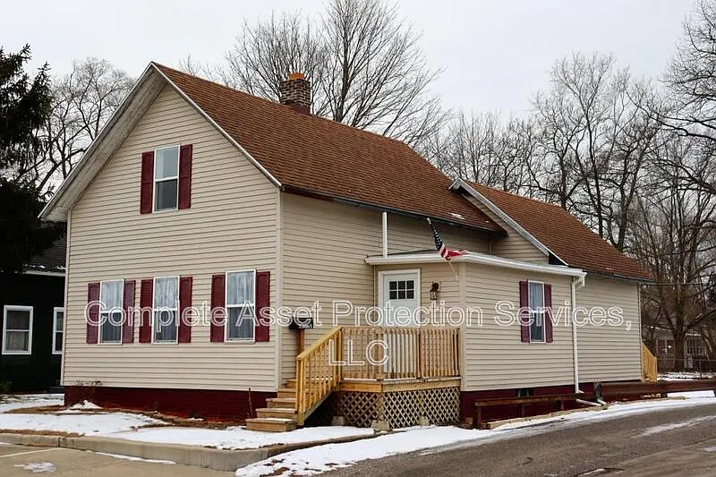 111 Jackson St photo 1