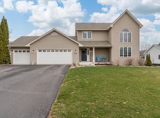 730 Debbie Ln, Carver, MN 55315