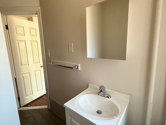 4th image of 3420 Race St APT 1R