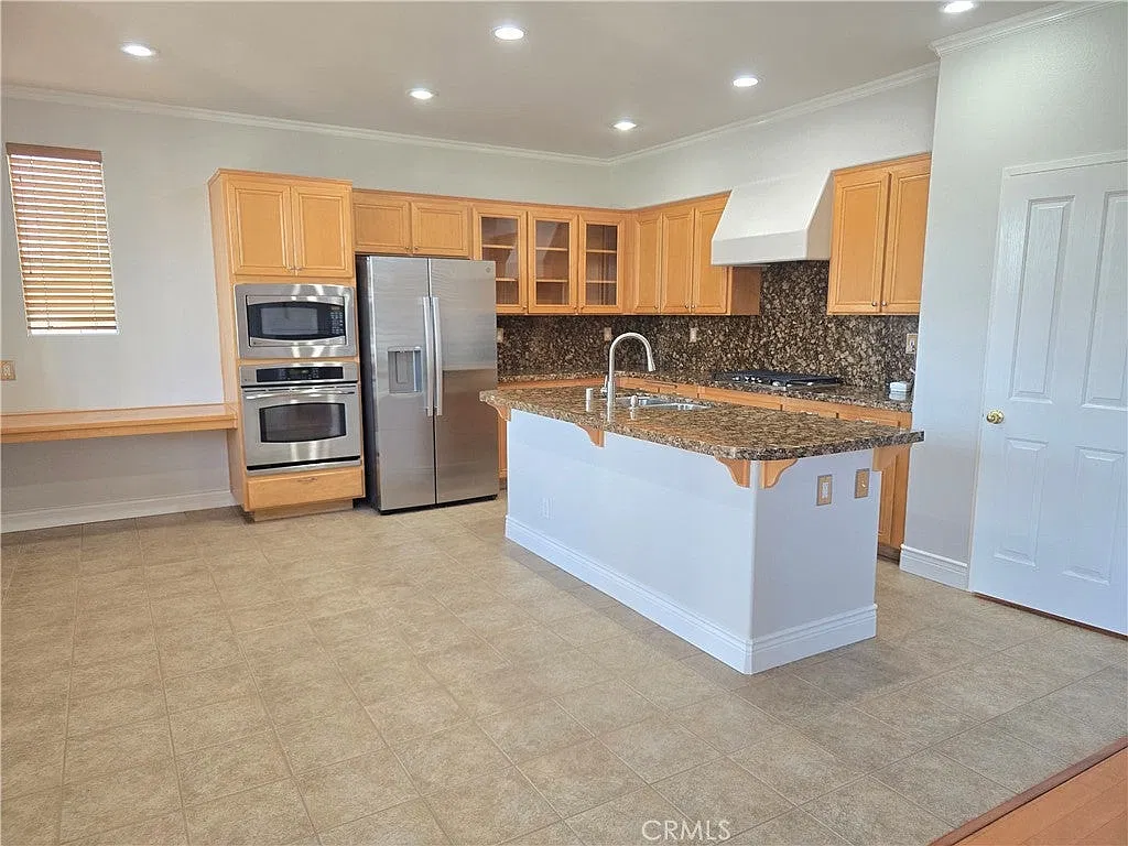 4 bed, 2456 sqft, $4,100 — Photo 3