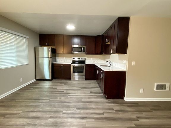 4th image of 4960-4970 Auburn Dr #4964-07