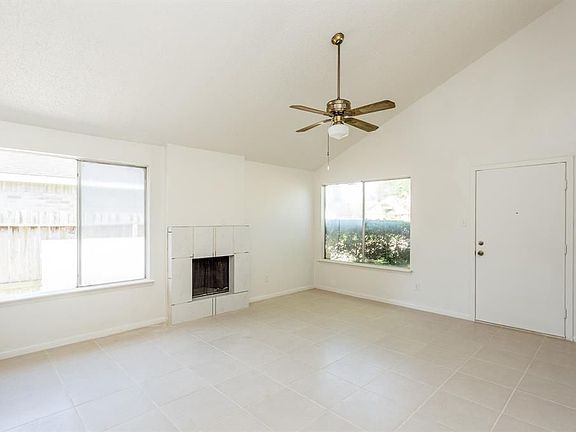 4th image of 10707 Lakewood Oaks Dr