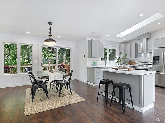 5th image of 3125 156th St NW
