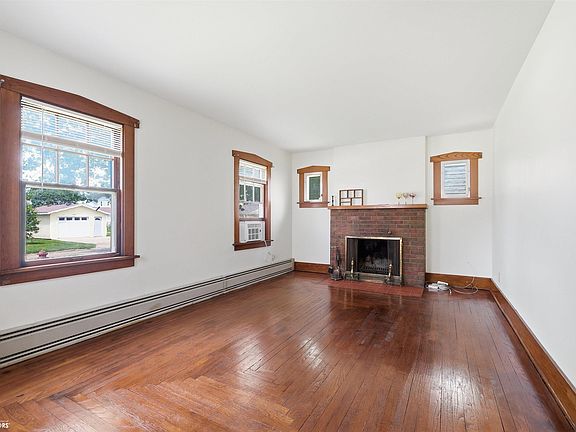 3rd image of 407 N 15th St
