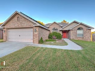 570 Timber Ridge St, Centerton, AR 72719