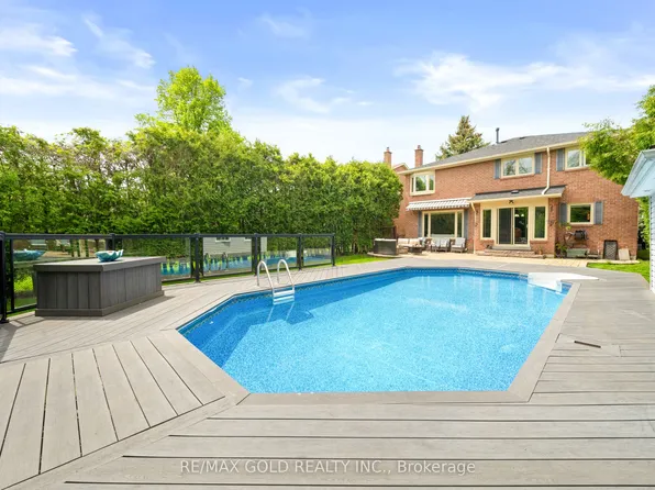 122 Barr Cres, Brampton, ON L6Z 3C8