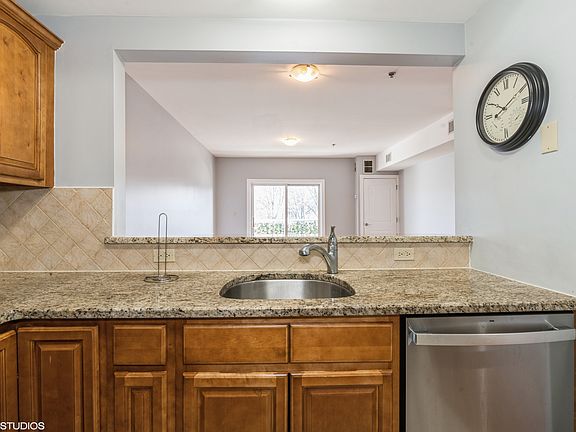 2nd image of 902 N 5th St APT 303