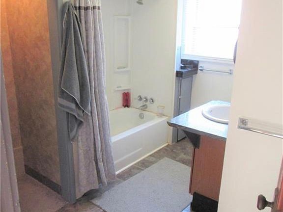2nd image of 1056 Dietz Ave