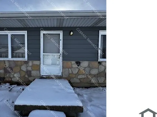 1215 N Bridge St #4, Linden, MI 48451