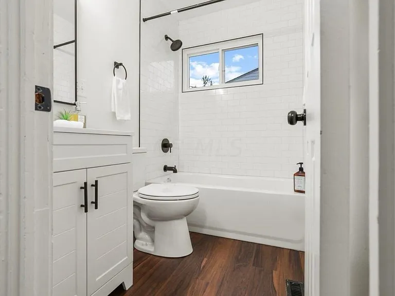 4450 Darley Ct — Photo 11