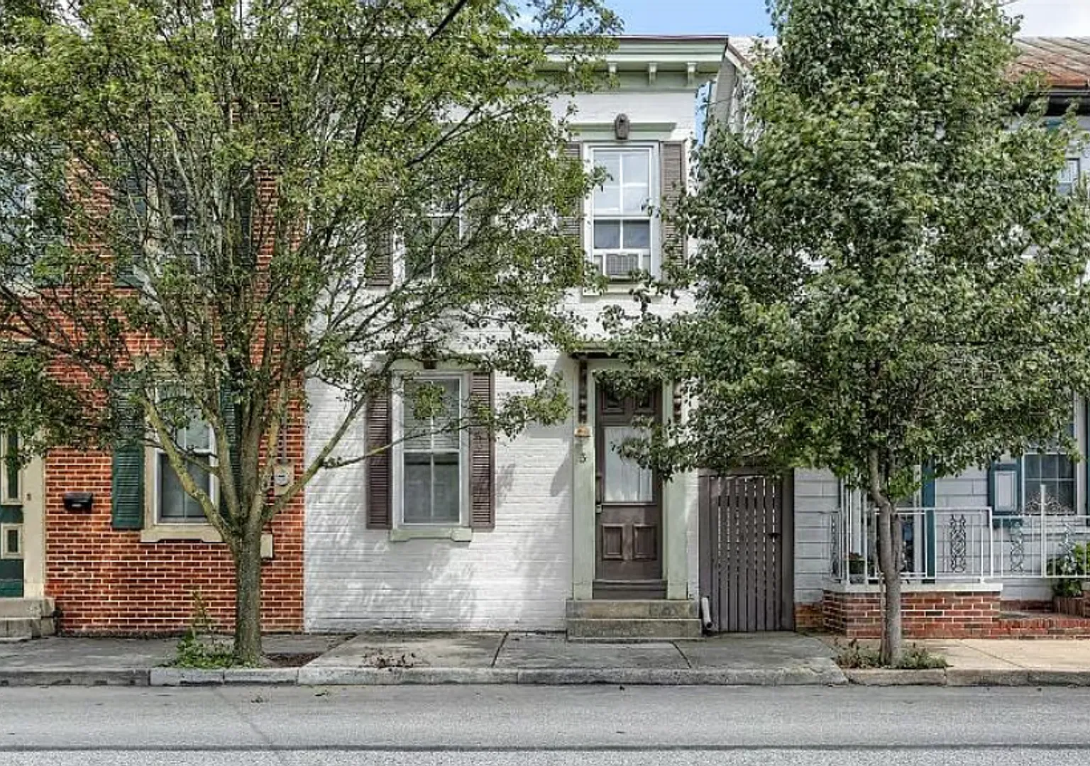 Fully Furnished beautifully updated home — Photo 1