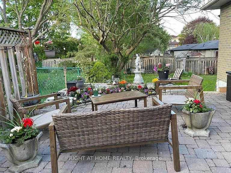 39 Devins Dr — Photo 12