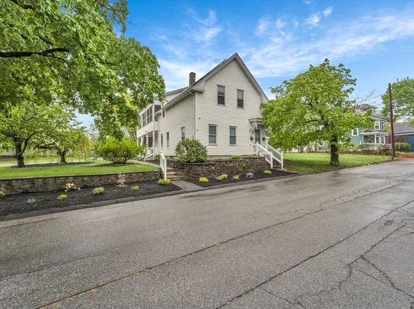 21 Smith St, Fitchburg, MA 01420