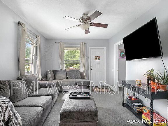 3rd image of 1530 Quarry Ave NW Unit 1