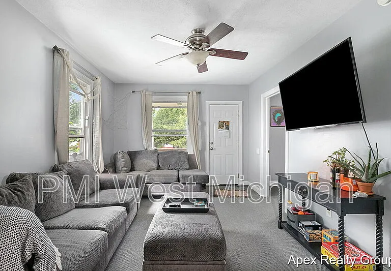 1530 Quarry Ave NW #1 — Photo 3