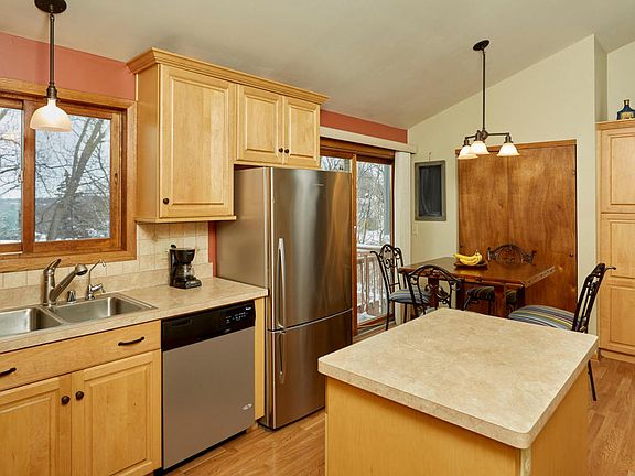 5th image of 2811 Berkshire Dr