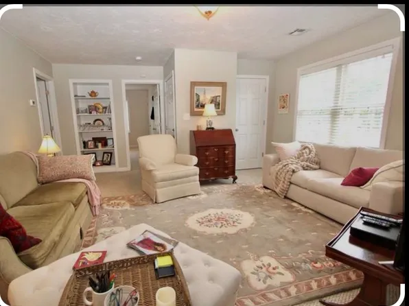 239 Union St #2, Franklin, MA 02038