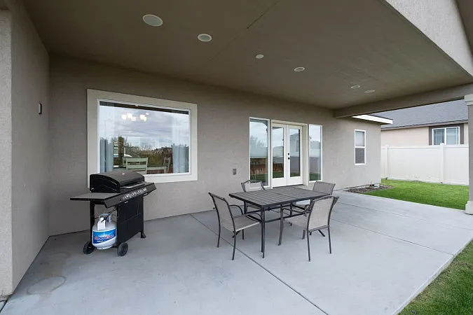 Tanglewood Dr — Photo 29