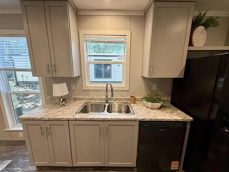 1808 Sheila Dr — Photo 17