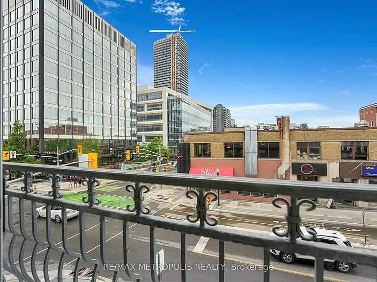 276 King St W #207 — Photo 23