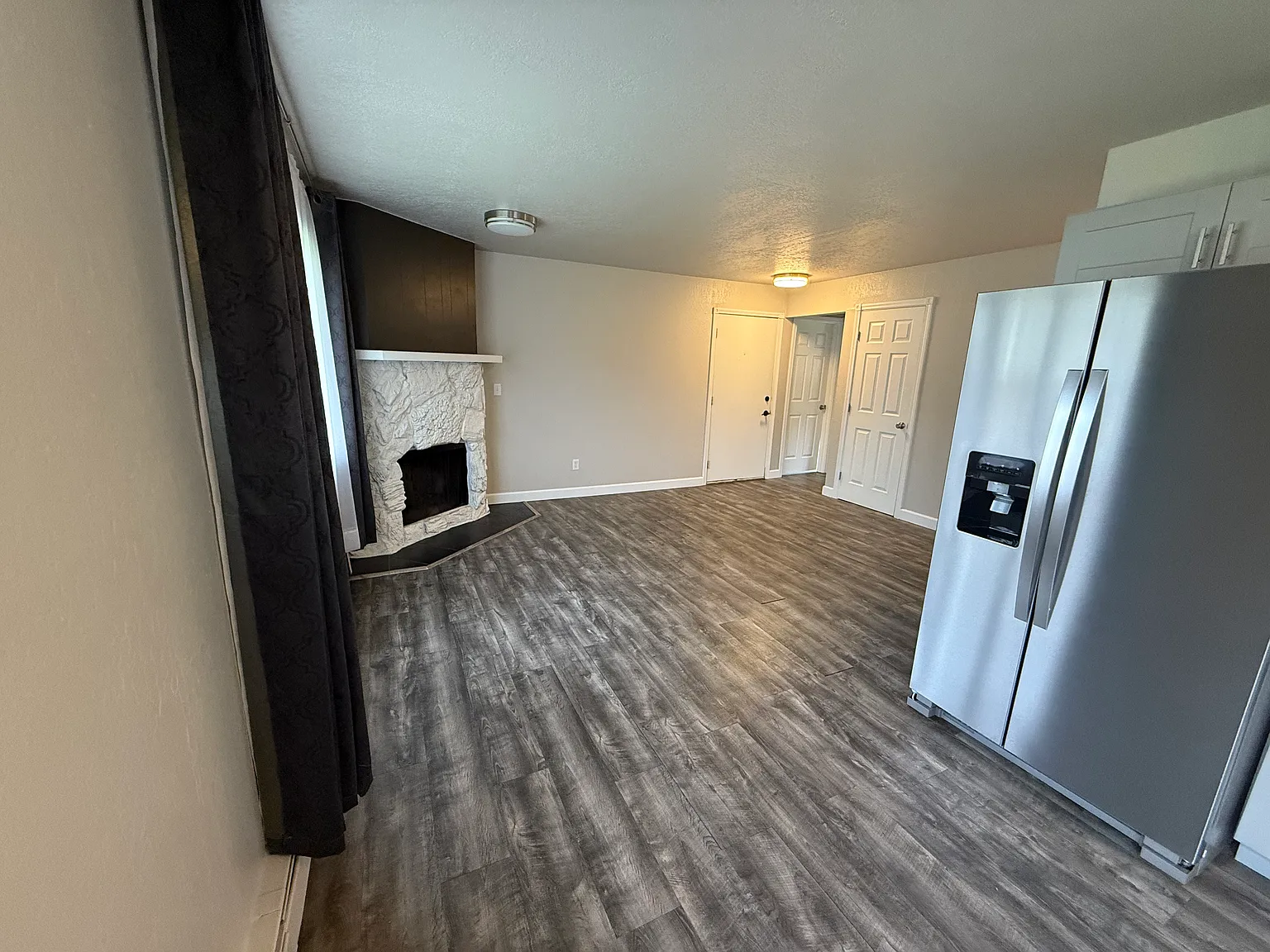 3 bed, 1300 sqft, $2,100 — Photo 3