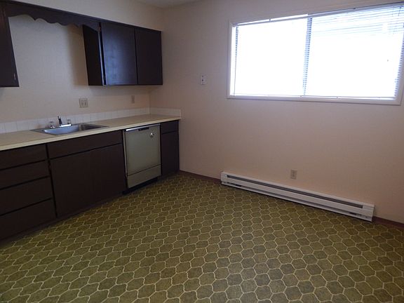 4th image of 3050 Maryland St APT 8