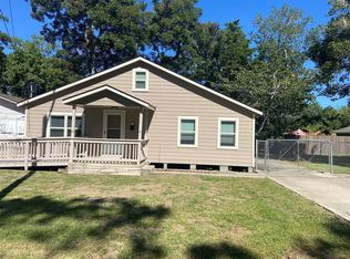 540 Magnolia St, Clute, TX 77531