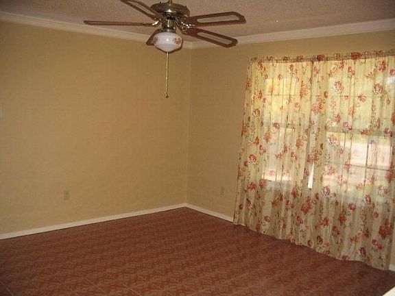 5th image of 2276 Eastman Ave