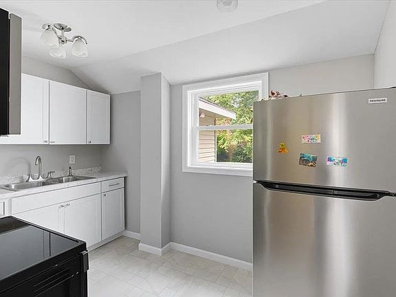 4th image of 89 Oakwood Dr