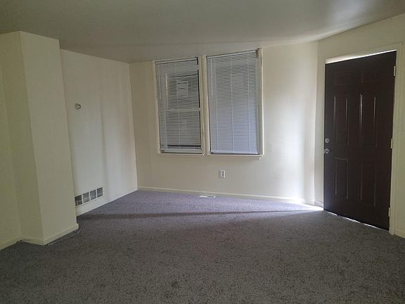 4th image of 940 N Spruce St #1