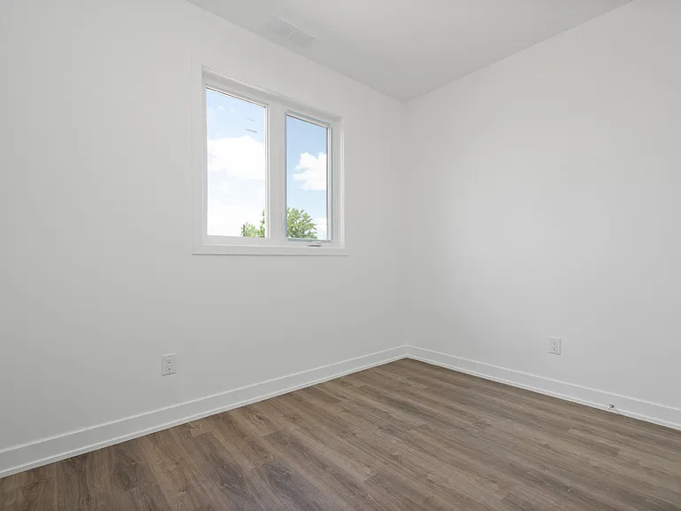 9 Spadina Ave #2 — Photo 8