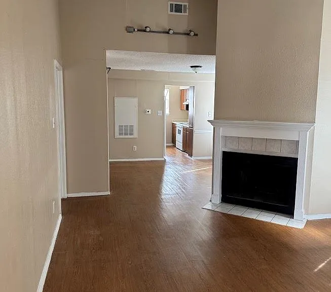 1903 W Loop #D — Photo 5