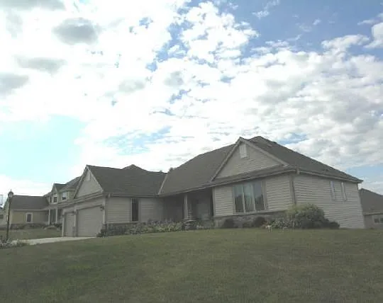 N100W17331 Tanglewood Dr photo 1
